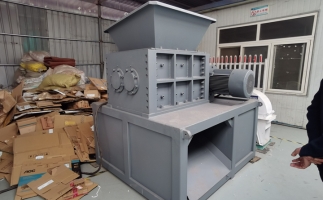 撕碎機(jī)撕碎硬紙殼，全程記錄！